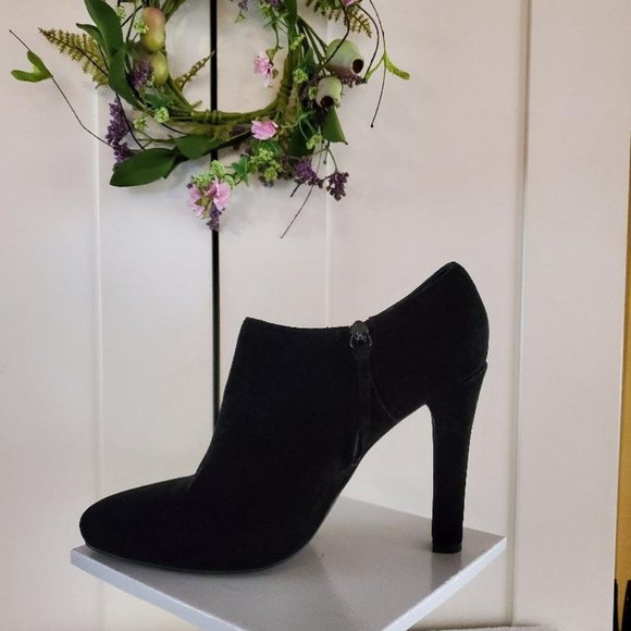 Ralph Lauren Shoes - 💥HP 💥Ralph Lauren high heel suede boots